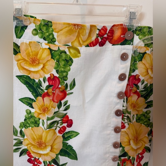 FARM Rio Off-White Picnic Flowers Premium Linen Crop Top and skirt Size M - Picture 3 of 10